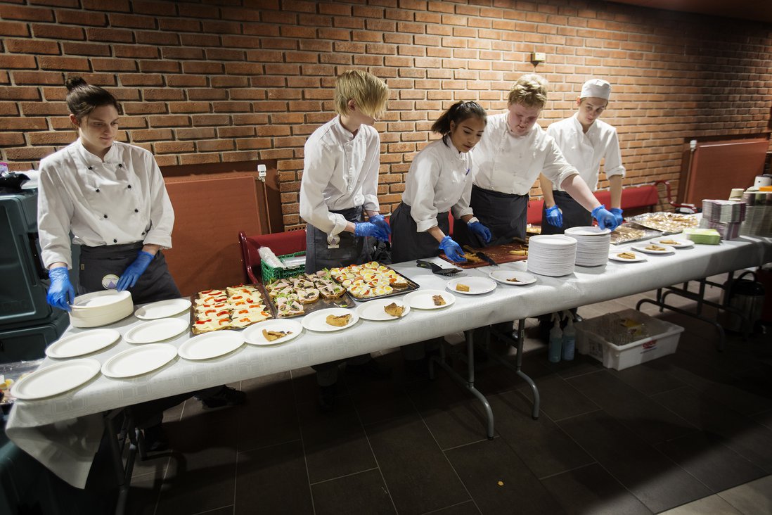 Elever fra Trysil videregående skoles restaurant- og matfaglinje