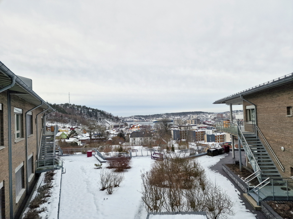 Utsikt fra Kamfjordhjemmet, utover Sandefjord by og havn.