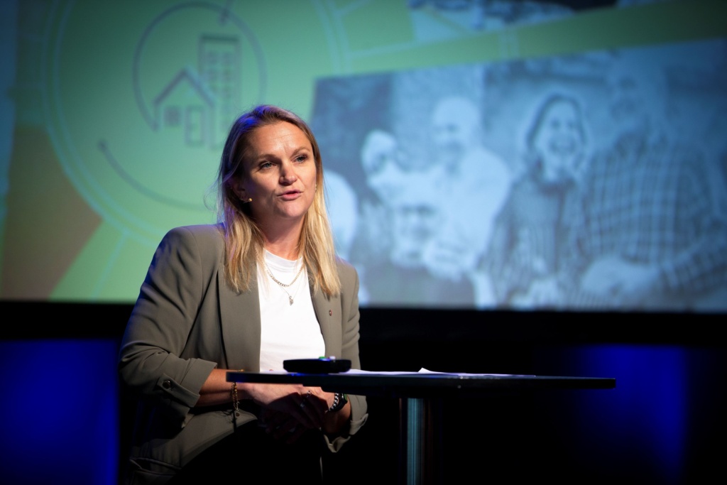 Aldring og helse-dagene. Foto. Statssekretær Ellen Rønning-Arnesen