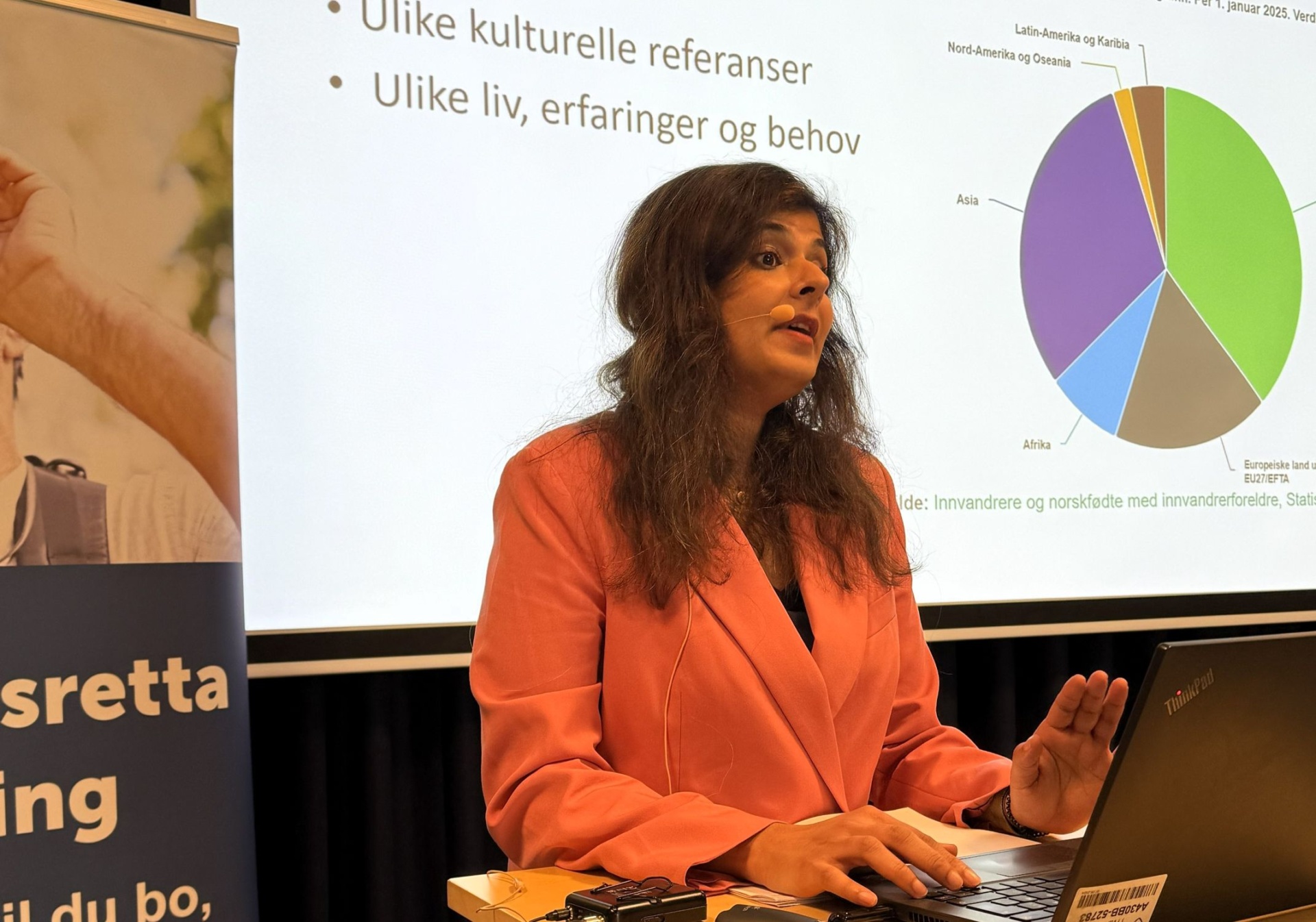 Foreleser foran presentasjon