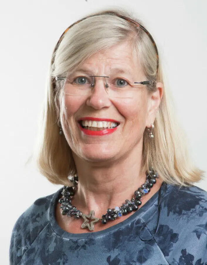 kvinne som smiler. Foto